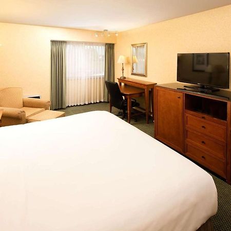 Red Lion Hotel Wenatchee City Center Bagian luar foto