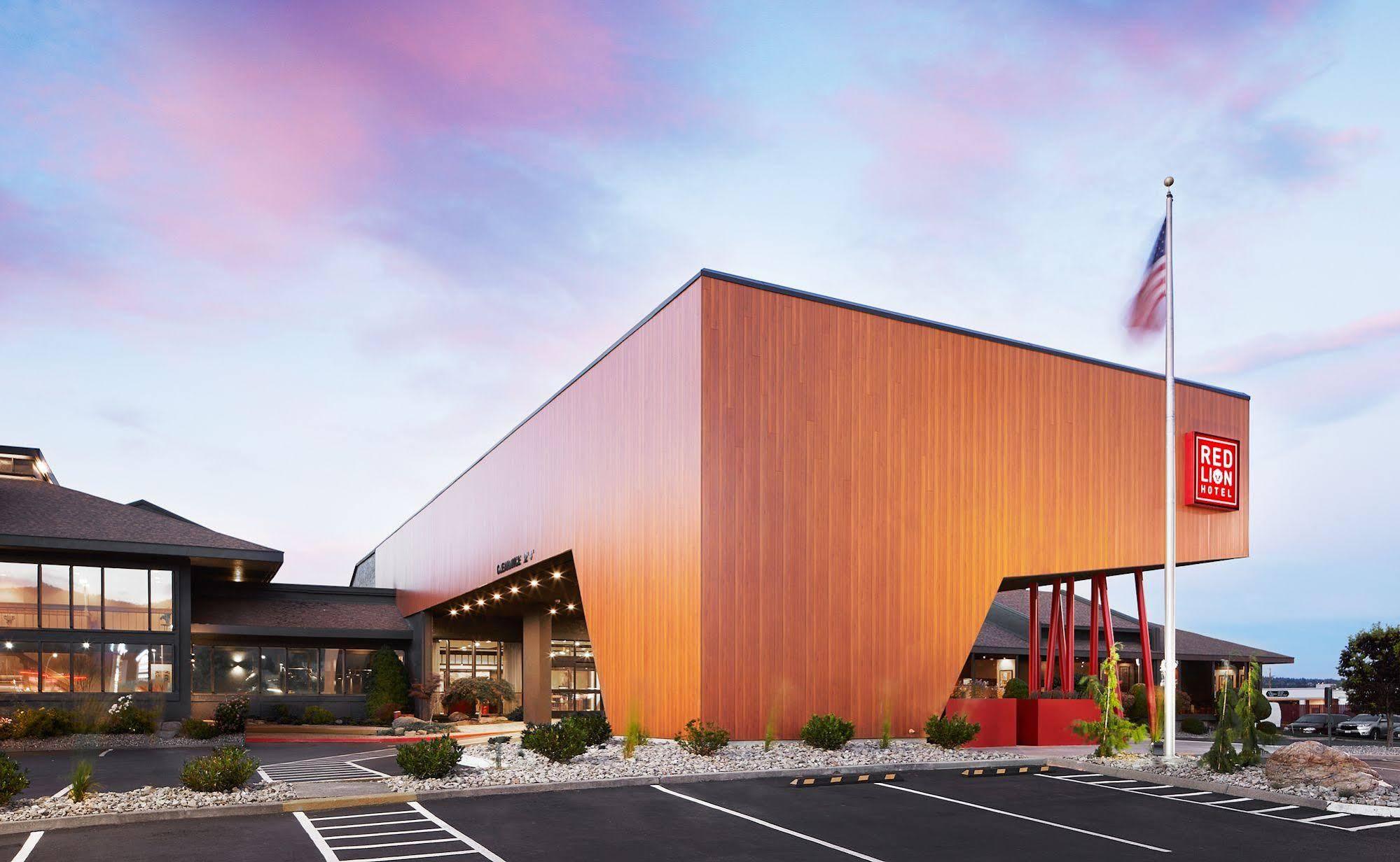 Red Lion Hotel Wenatchee City Center Bagian luar foto