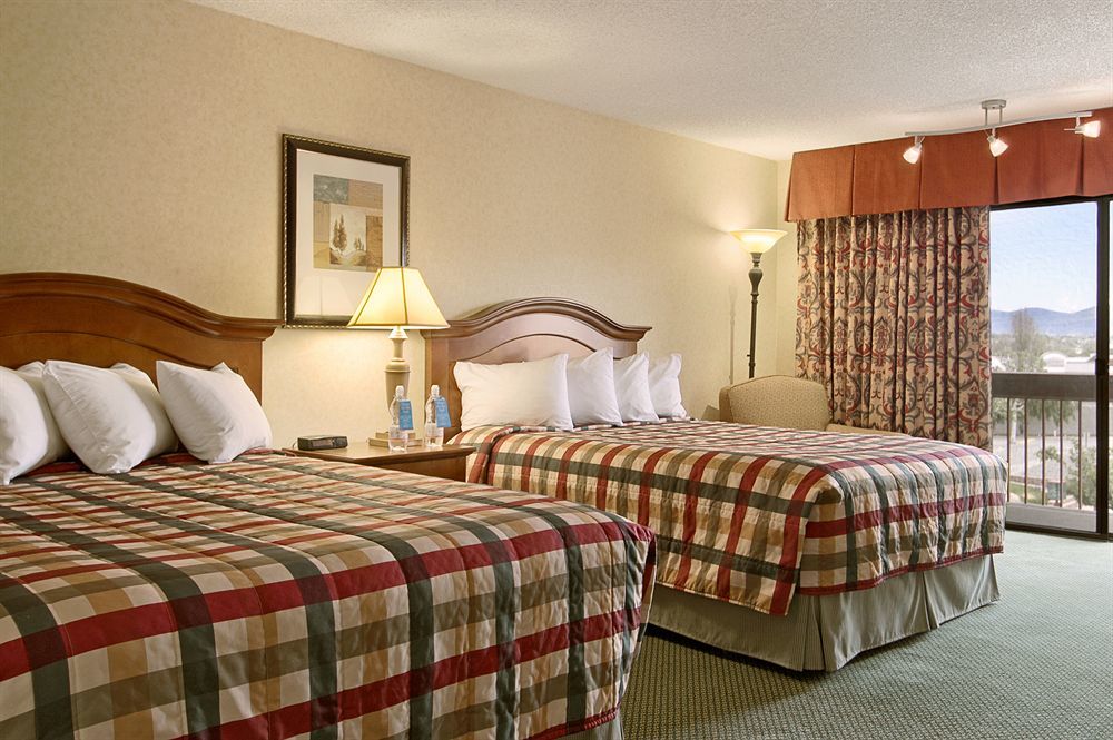Red Lion Hotel Wenatchee City Center Ruang foto