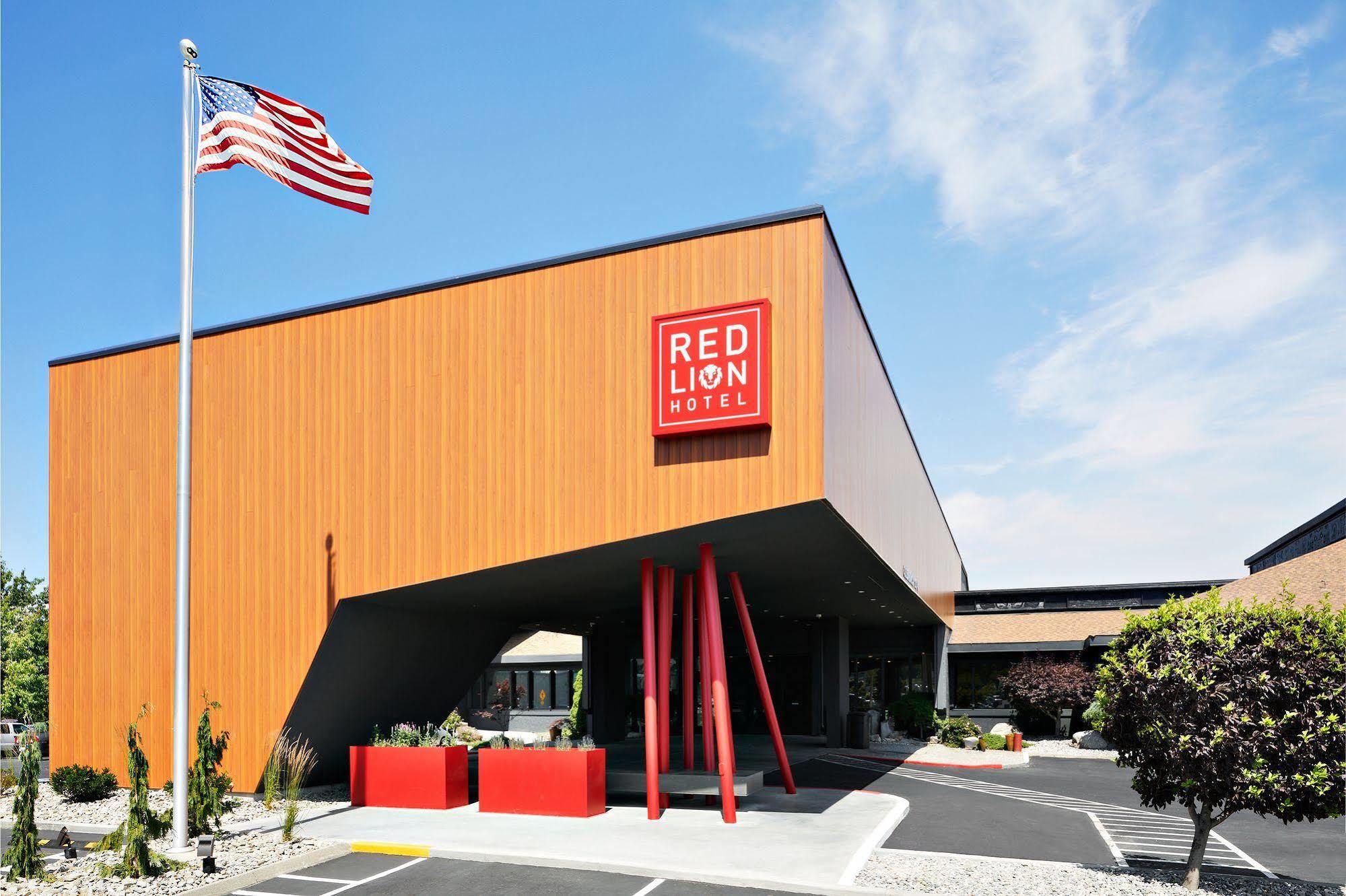 Red Lion Hotel Wenatchee City Center Bagian luar foto