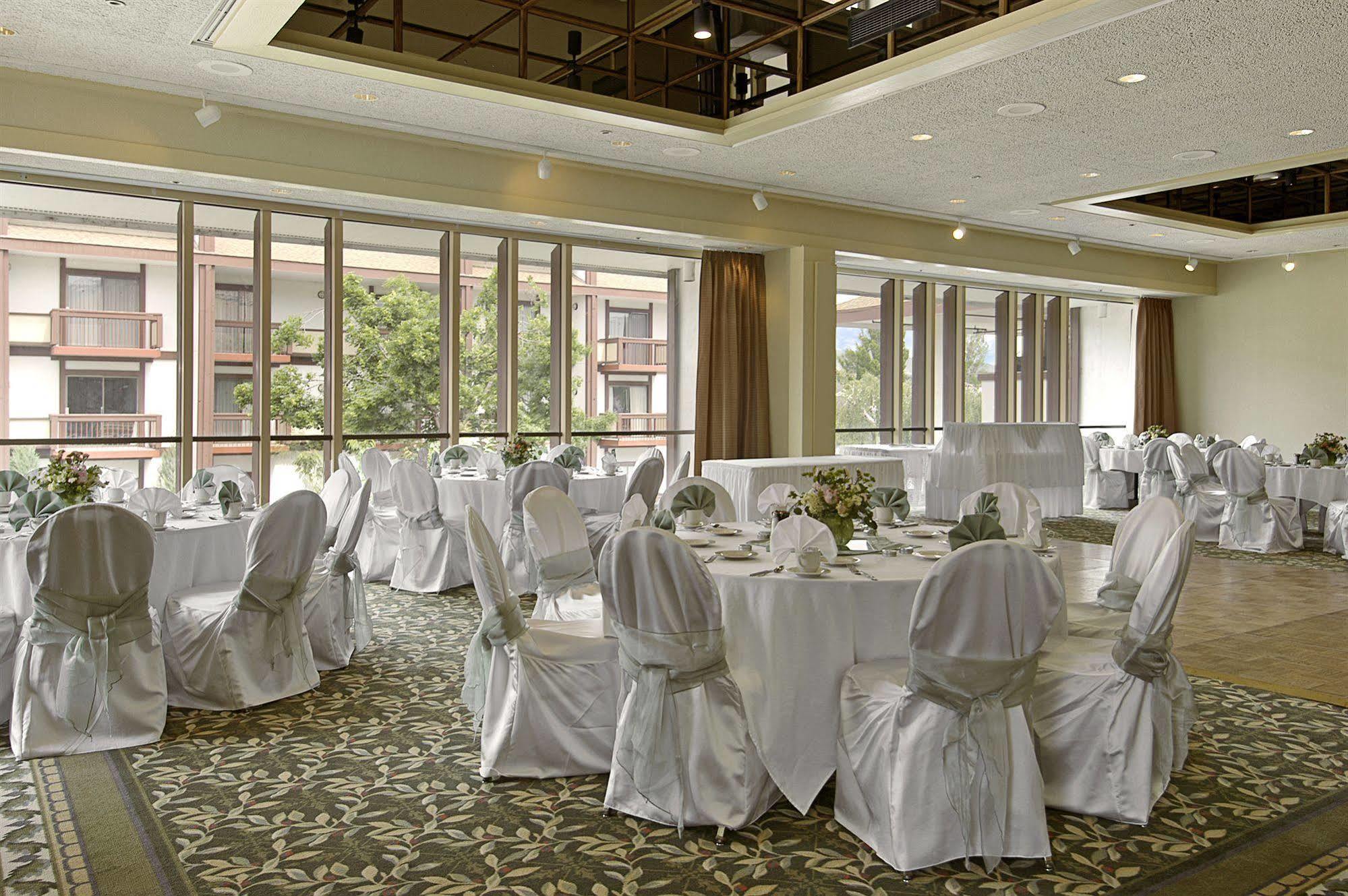Red Lion Hotel Wenatchee City Center Bagian luar foto