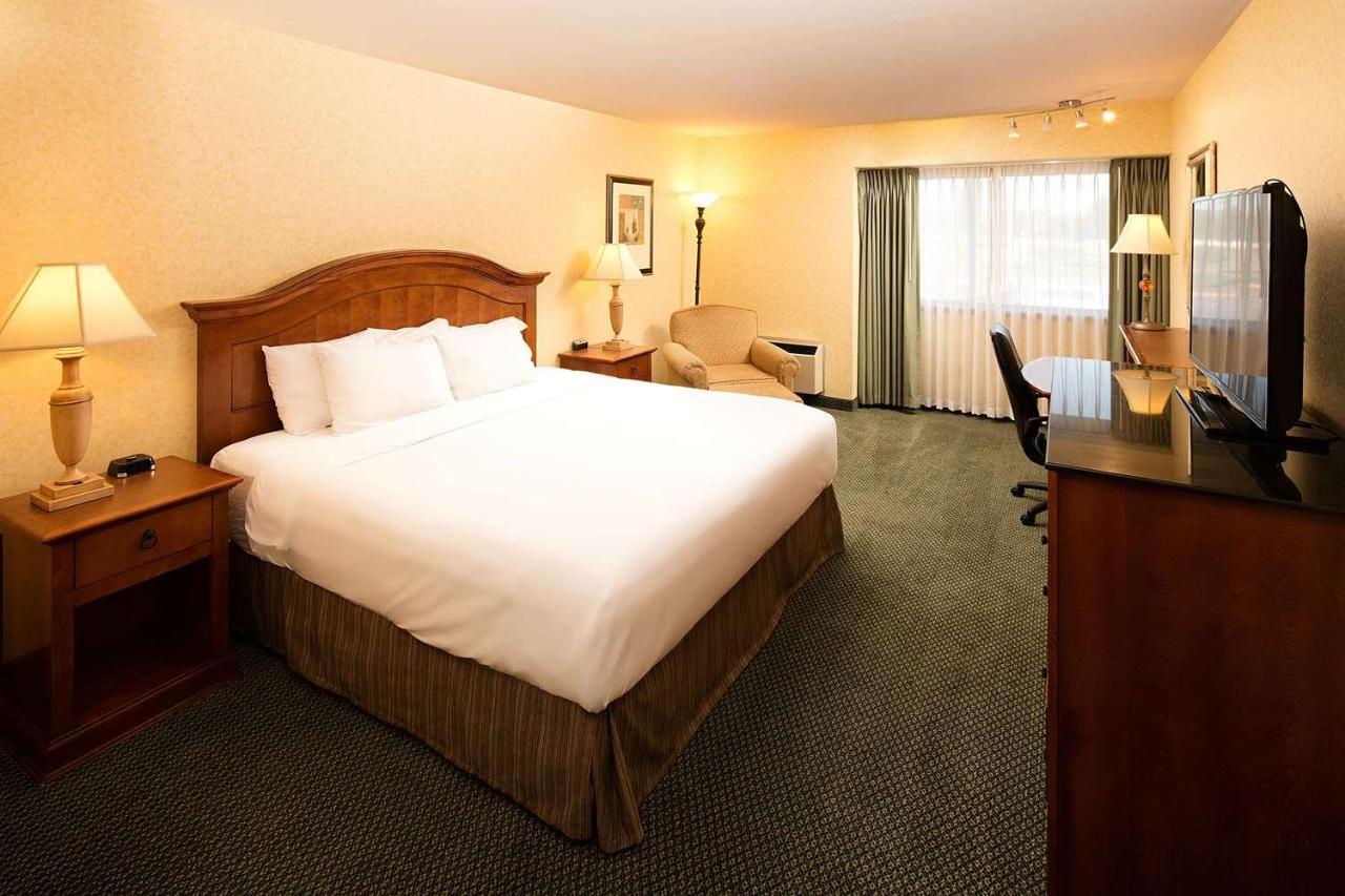 Red Lion Hotel Wenatchee City Center Bagian luar foto