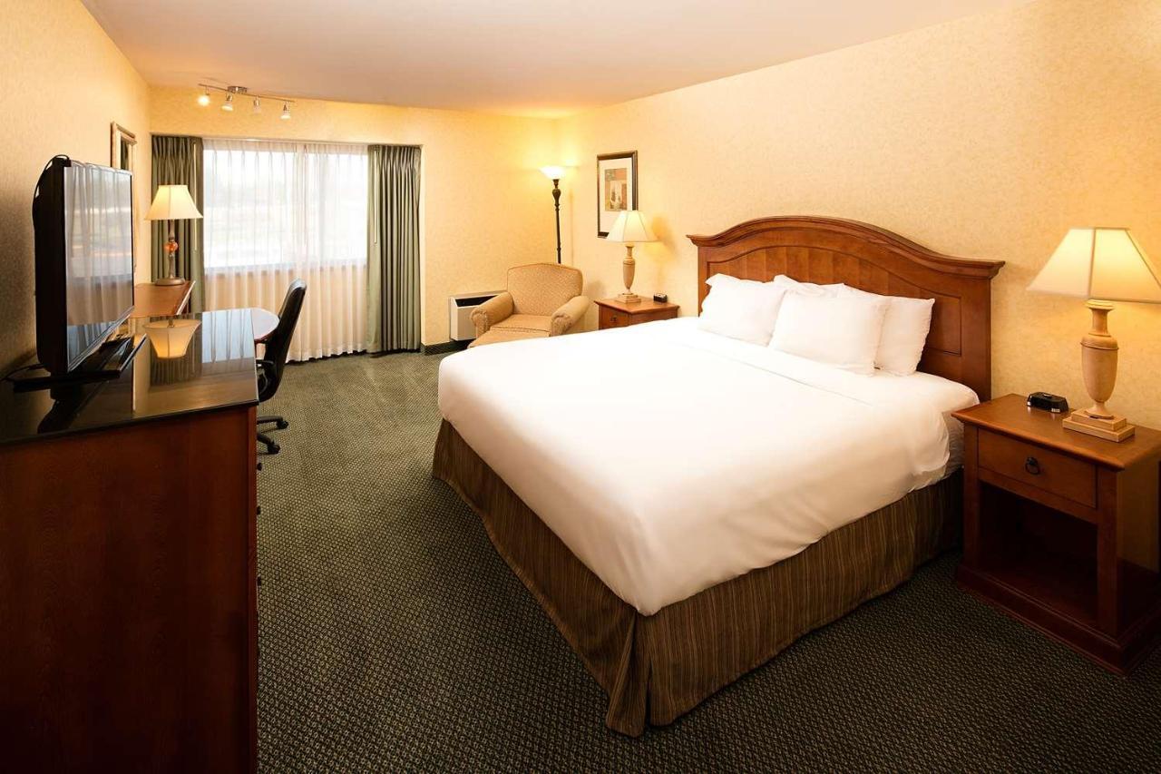 Red Lion Hotel Wenatchee City Center Bagian luar foto