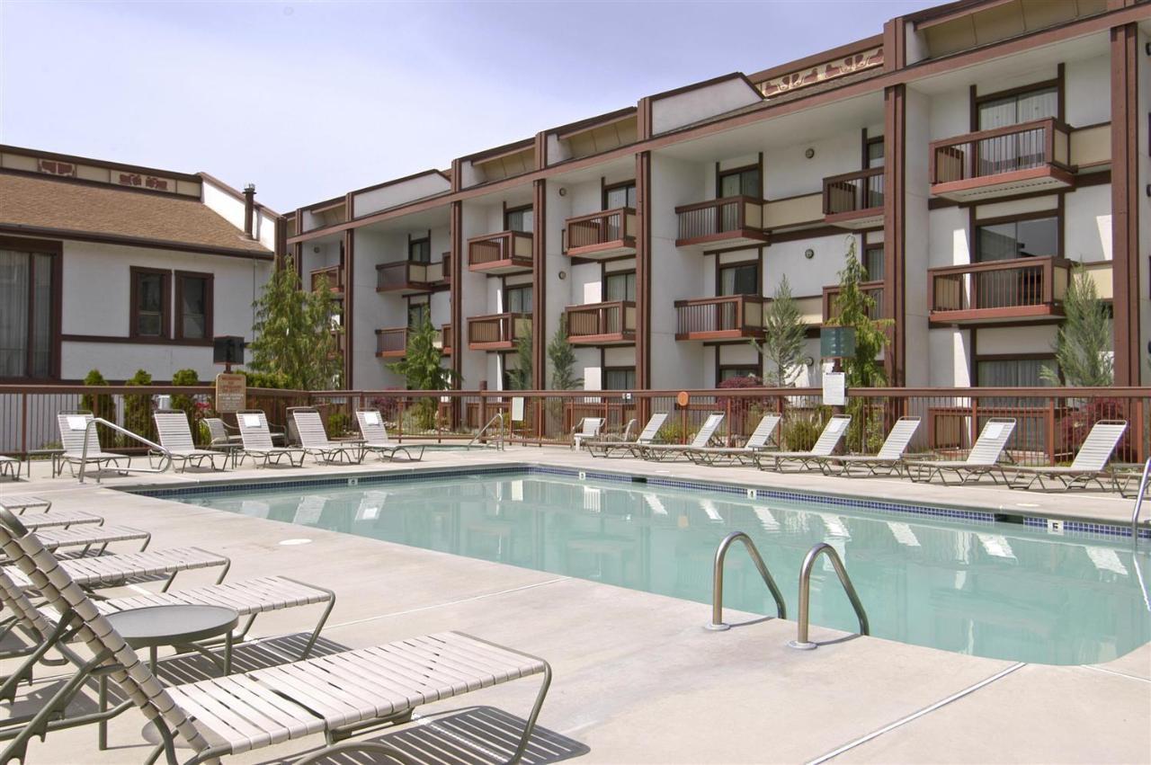 Red Lion Hotel Wenatchee City Center Bagian luar foto